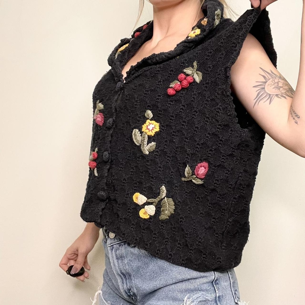 Vintage 90s Cottagecore embroidered vest